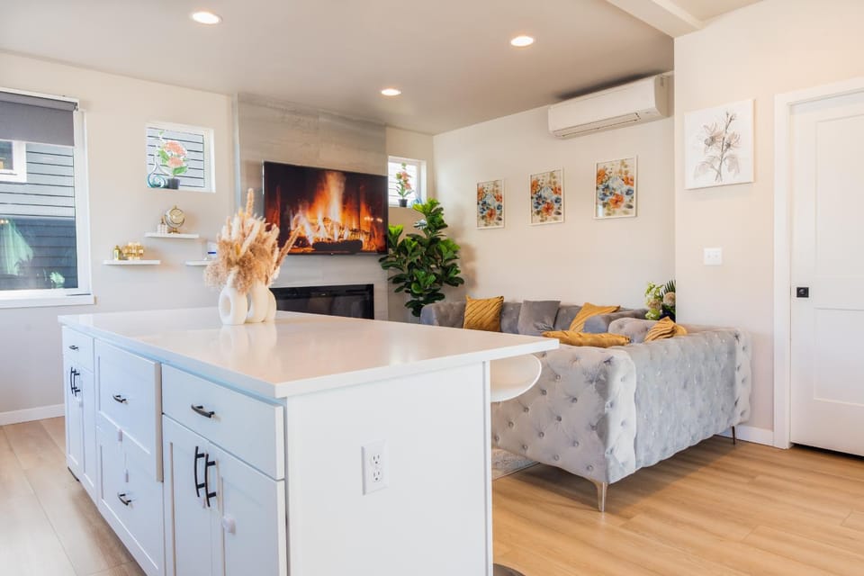 Utopia Luxury Stay - Lynwood Villa in Paine Lake Stickney