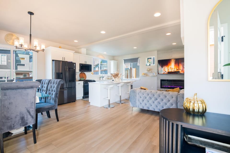 Utopia Luxury Stay - Lynwood Villa in Paine Lake Stickney