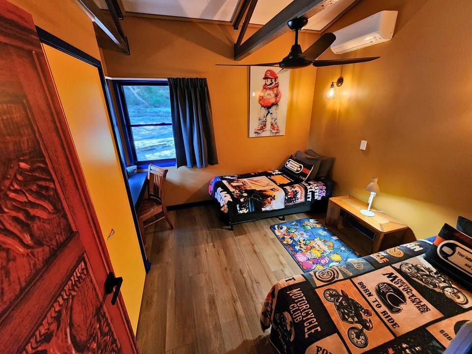 Bed, Photo of the whole room, Bedroom, air conditioner