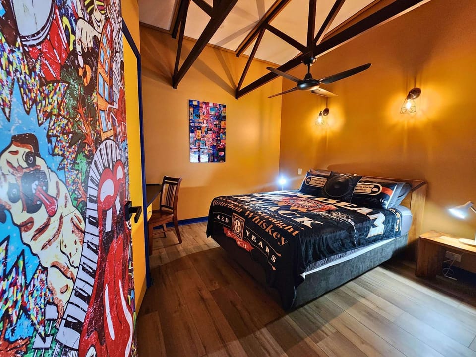 Bed, Photo of the whole room, Decorative detail, Bedroom, air conditioner