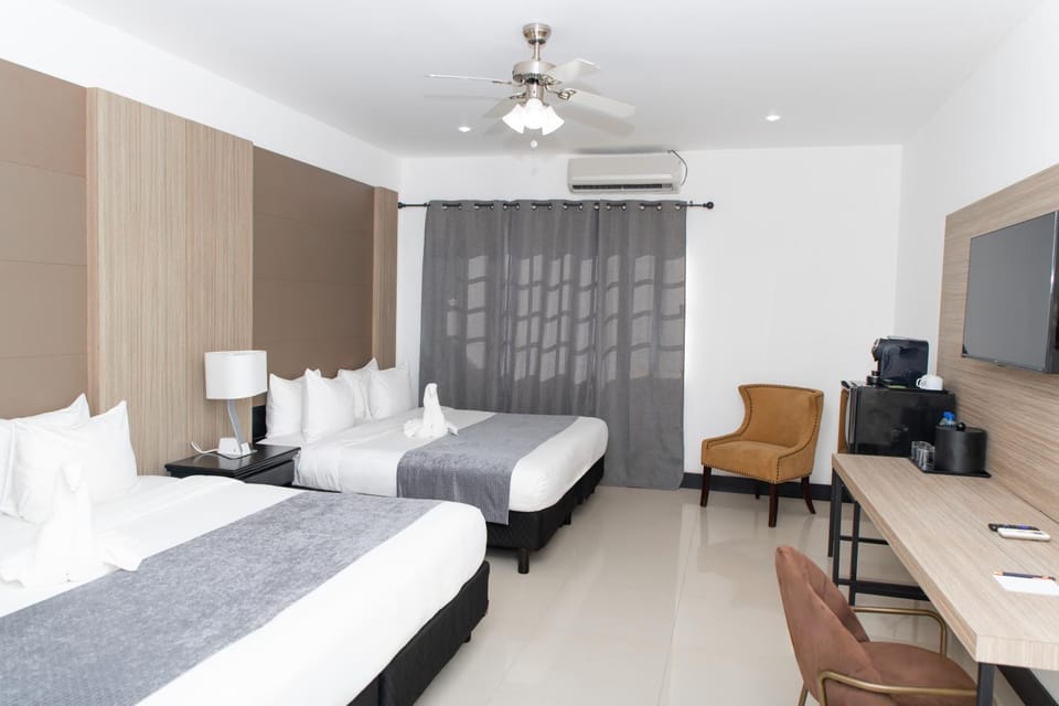 Bed, TV and multimedia, Seating area, Evening entertainment, Bedroom, air conditioner
