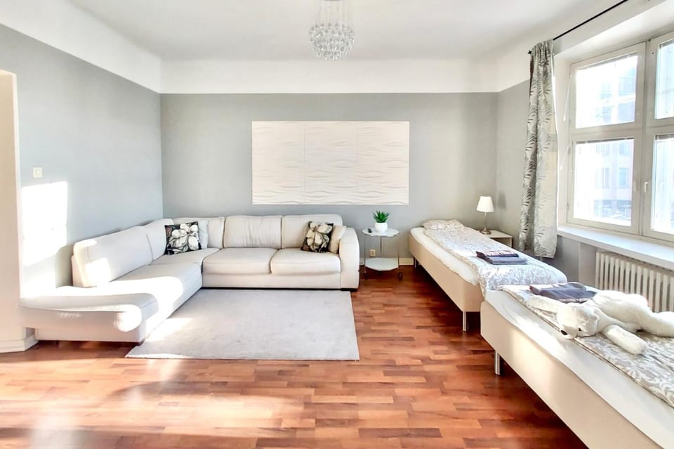 Living room, Seating area, internet