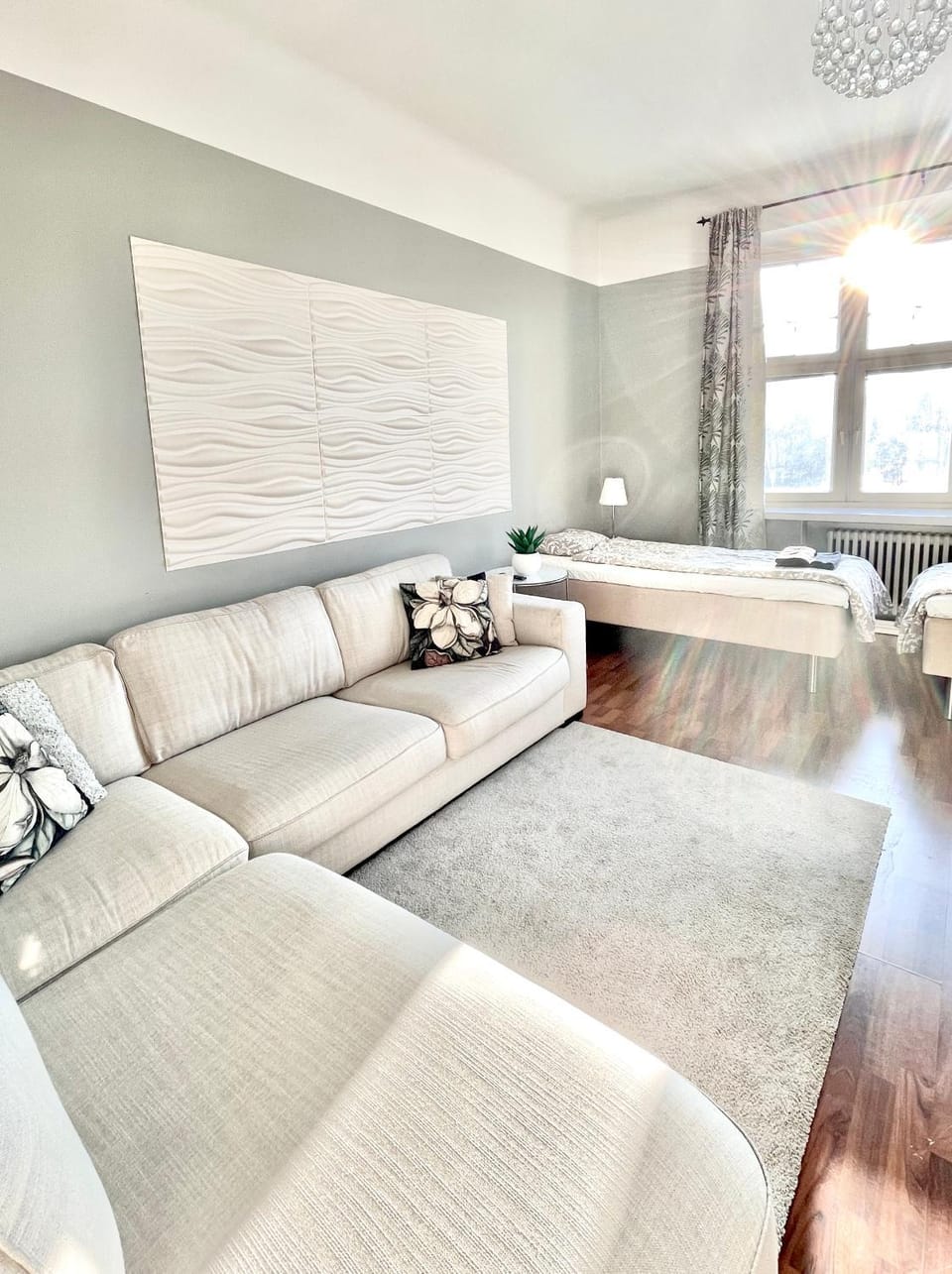 Bed, Seating area