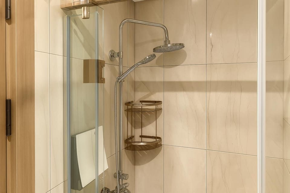 Shower, Hot Tub, Hot Tub, Bathroom