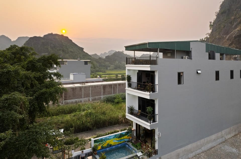 Property building, Natural landscape, Bird's eye view, Mountain view, Pool view, Swimming pool, Sunset
