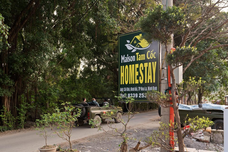 Day, Property logo or sign, Natural landscape, Street view