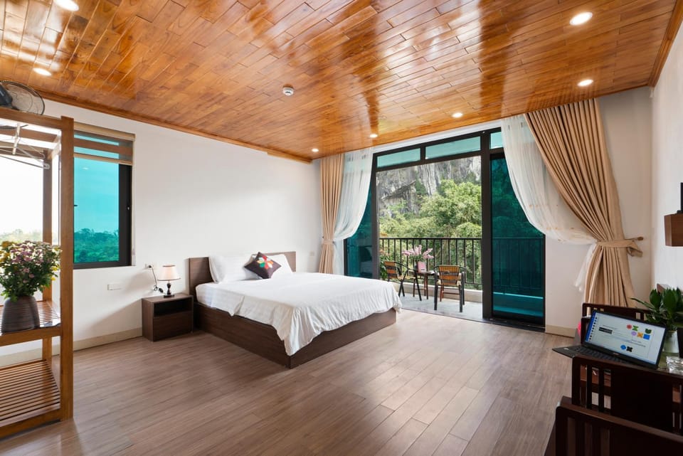 Bed, Photo of the whole room, Bedroom, Mountain view