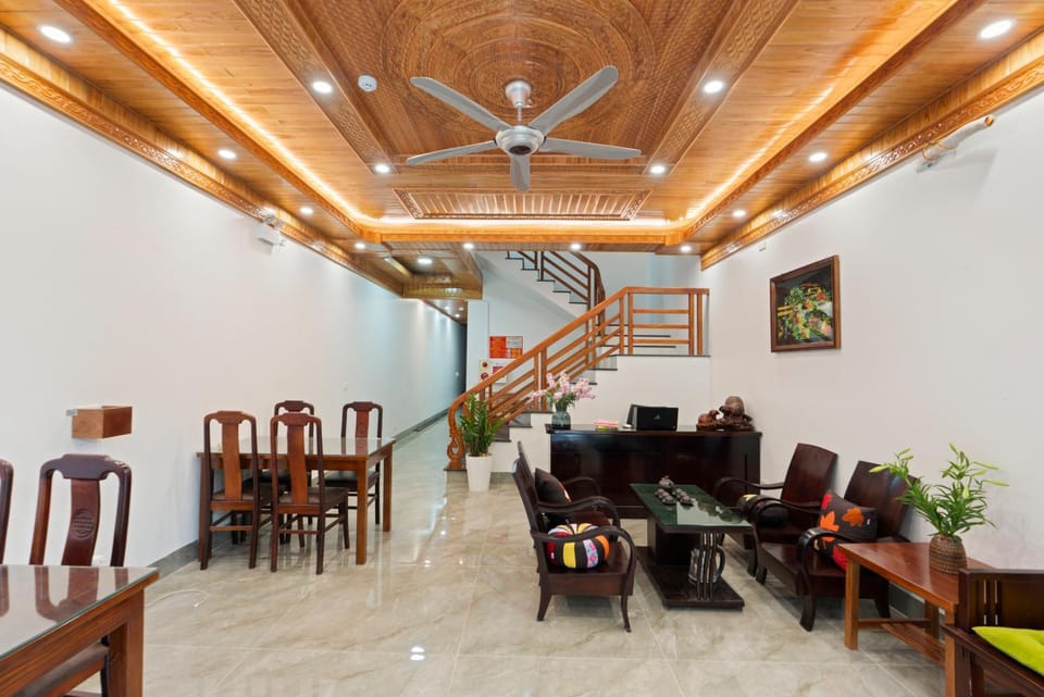 Seating area, Dining area