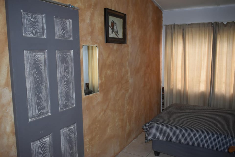Hantam Kunskamer Apartment in Western Cape