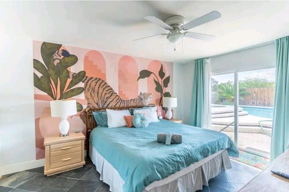 Bed, Photo of the whole room, Bedroom