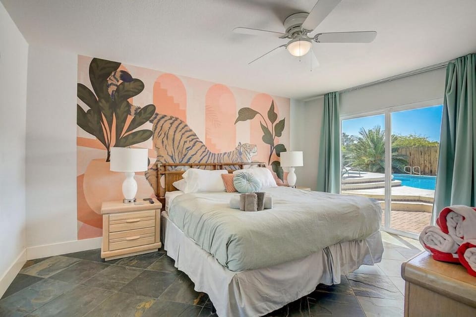 Bed, Photo of the whole room, Bedroom, Swimming pool