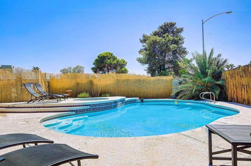 Day, Pool view, Swimming pool, Swimming pool, sunbed