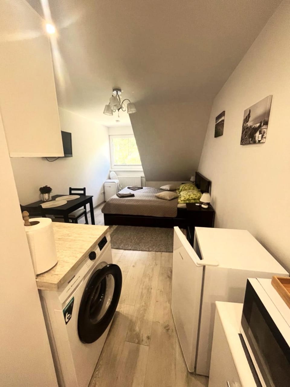 Bed, Kitchen or kitchenette, Bedroom, stove, washing machine, air conditioner