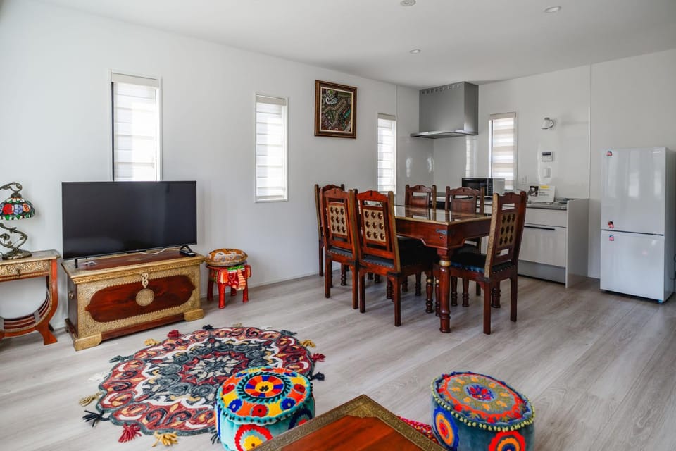 Living room, Seating area, Dining area