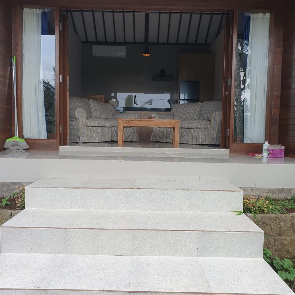 Tulang House Estate Apartment in East Selemadeg