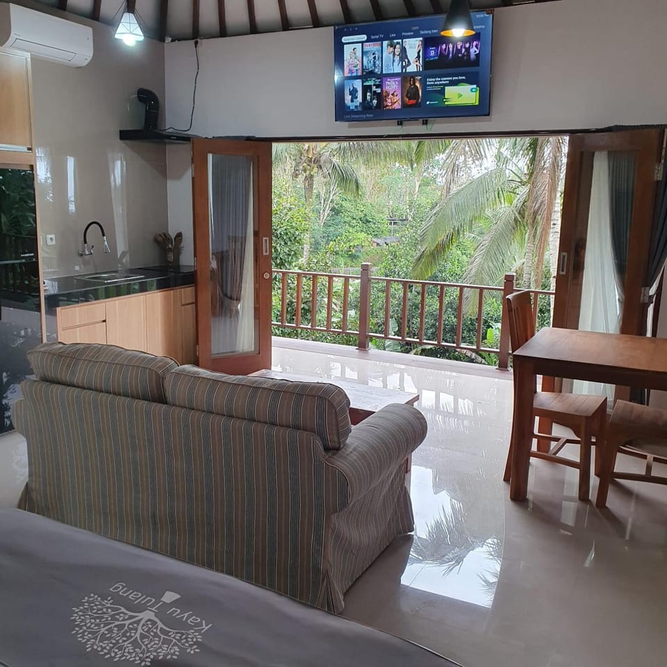 Tulang House Estate Apartment in East Selemadeg