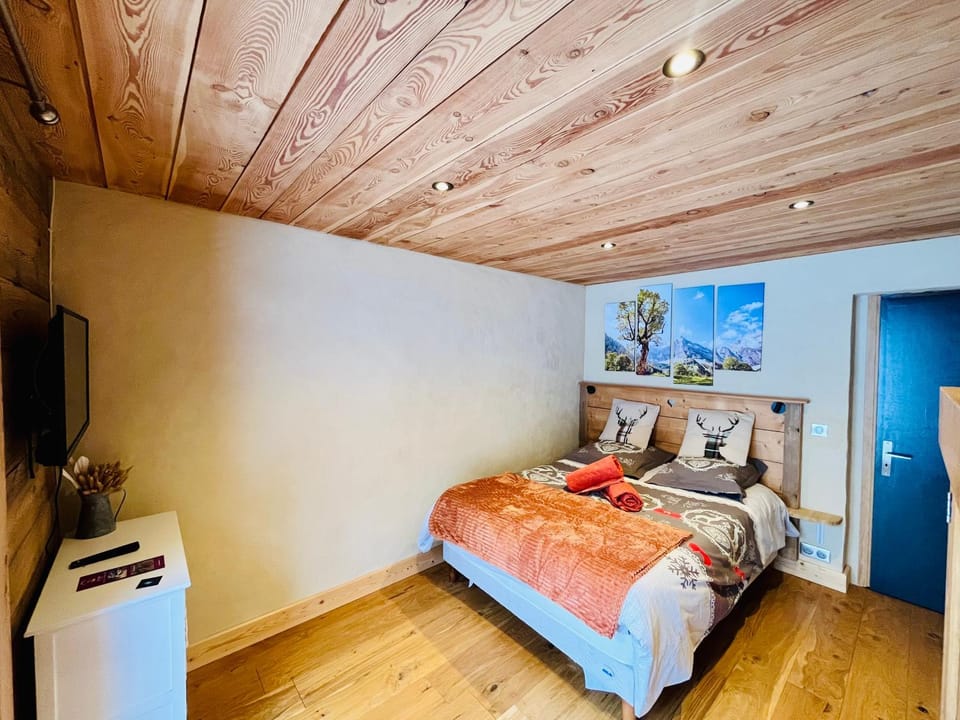 Photo of the whole room, Decorative detail, Bedroom