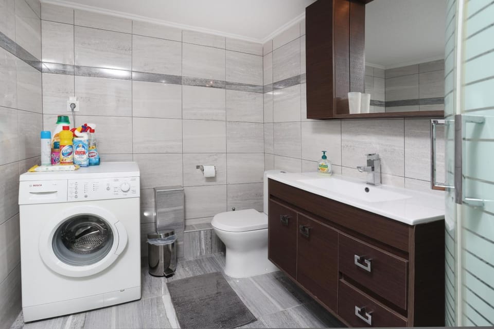 Shower, Toilet, Bathroom, washing machine