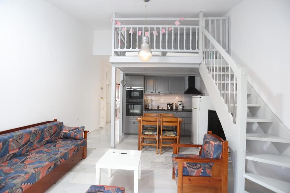 TV and multimedia, Kitchen or kitchenette, Living room, Seating area