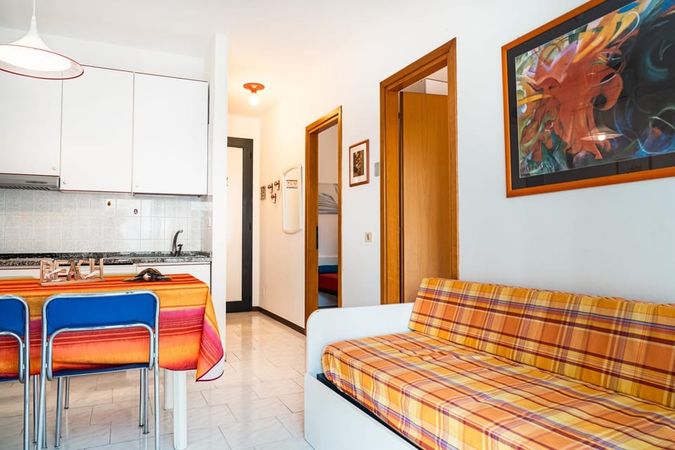 Kitchen or kitchenette, Living room, Dining area, stove