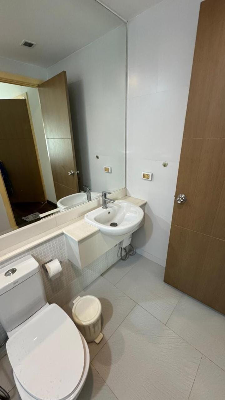 Toilet, bidet