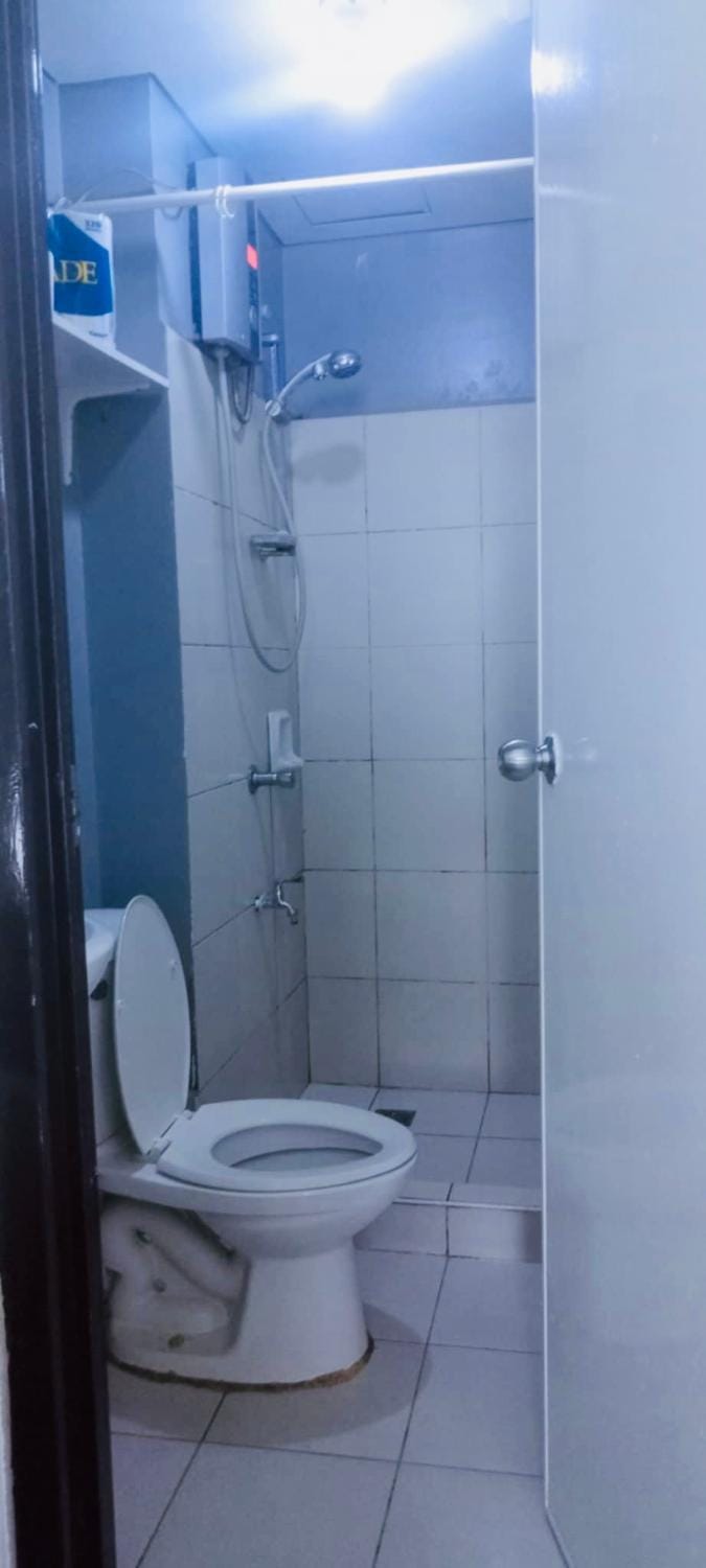 Shower, Toilet, Patio, Staff, Bed, Food close-up, People, Property logo or sign, BBQ facilities, Garden, Library, Massage, Sauna, Bathroom, TV and multimedia, Coffee/tea facilities, View (from property/room), Balcony/Terrace, Kitchen or kitchenette, Fitness centre/facilities, Food and drinks, Other, Photo of the whole room, Decorative detail, Seating area, Dining area, Logo/Certificate/Sign, Animals, Bedroom, Food, Text overlay, Pets, Guests, City view, Garden view, Landmark view, Pool view, Street view, Area and facilities, Swimming pool, Meals, Breakfast, Continental breakfast, Buffet breakfast, Asian breakfast, Italian breakfast, English/Irish breakfast, American breakfast, Lunch, Dinner, Drinks, Alcoholic drinks, Non alcoholic drinks, children, young children, older children, group of guests, bunk bed, Certificate/Award, Open Air Bath, Public Bath, Family, Quiet street view, Inner courtyard view, Bath, bidet, dishwasher, fireplace, furniture, hair dryier, internet, locker, microwave, minibar, oven, pet friendly, room service, soundproof, storage, stove, toaster, towels, trouser press, VIP, wardrobe, wedding, laundry, washing machine, dryer, kitchen, acessibility, air conditioner