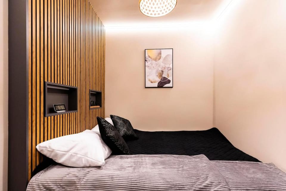 Elegant Noir APT, 1BDR Apartment in City of Zagreb