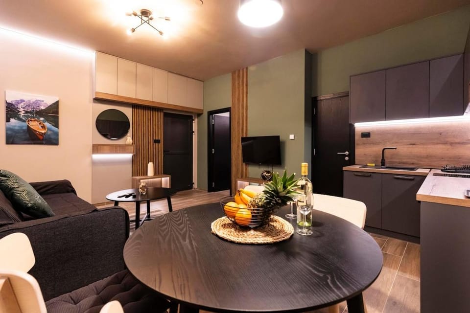 Elegant Noir APT, 1BDR Apartment in City of Zagreb