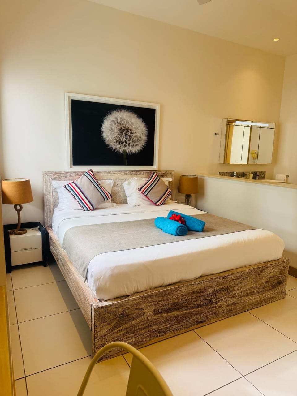 Photo of the whole room, Bedroom