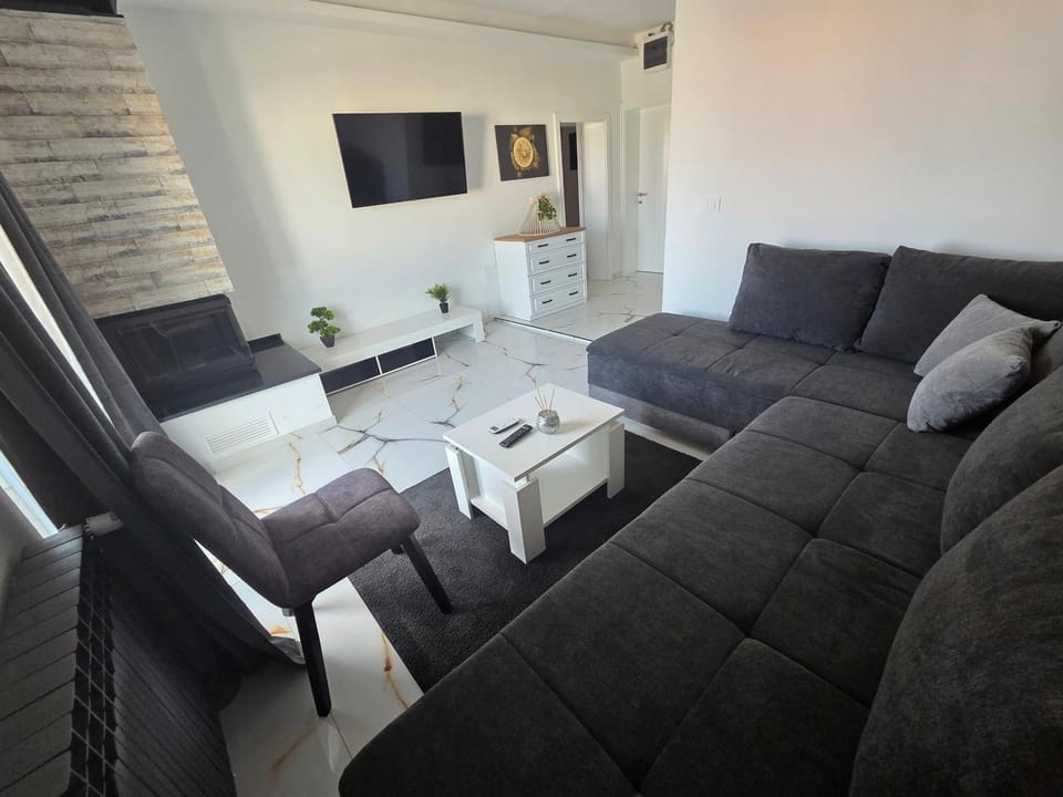 Communal lounge/ TV room, TV and multimedia