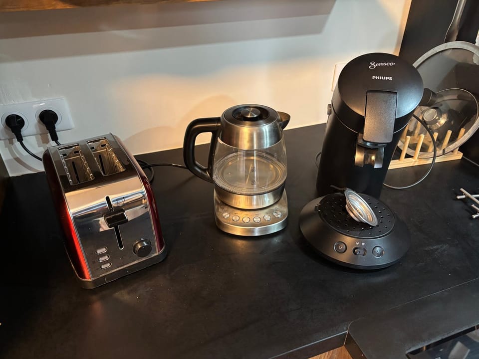 Coffee/tea facilities, toaster