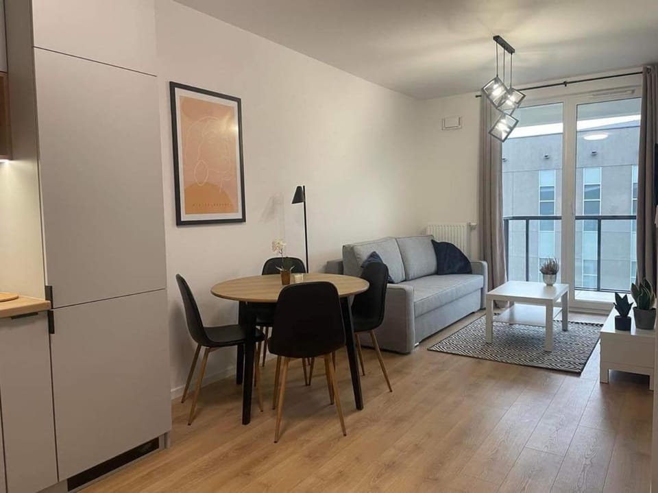 Bed, Living room, Seating area, Dining area, Bedroom