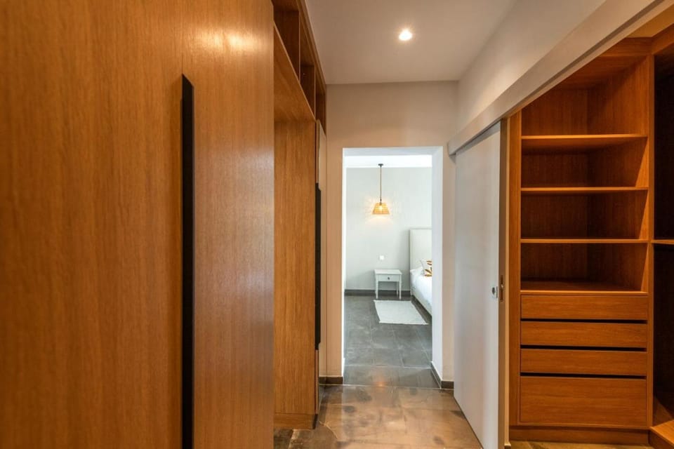 Photo of the whole room, Bedroom, wardrobe