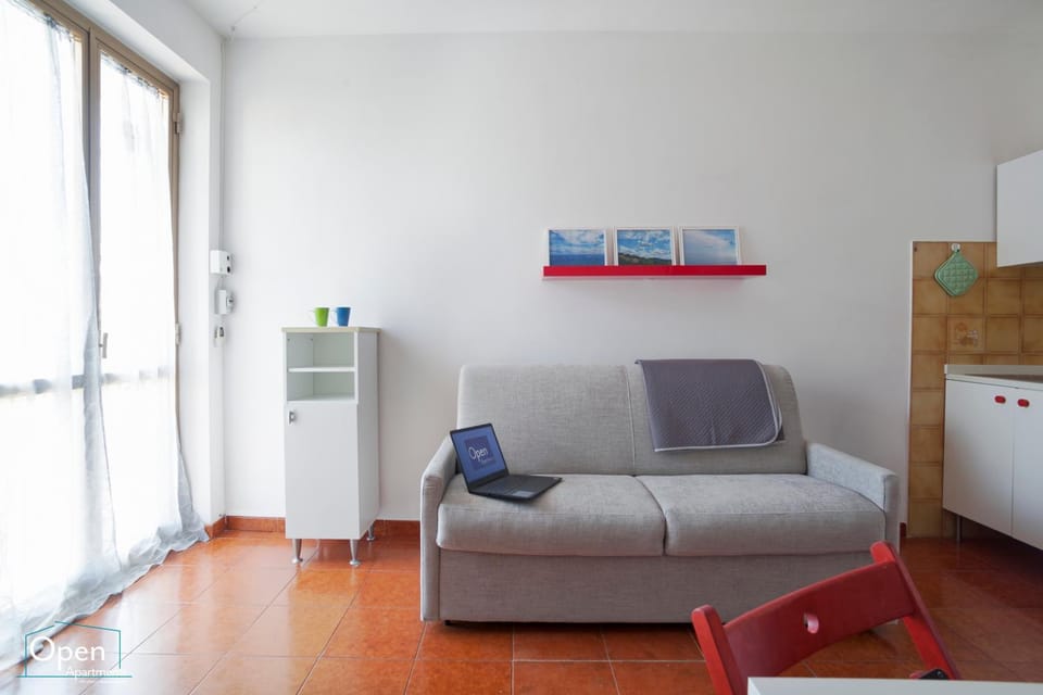 Bed, Living room
