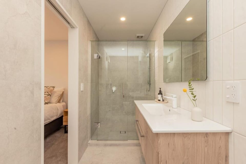 Brand New Luxury 3 Bed 3 Baths Family Getaway House in Christchurch
