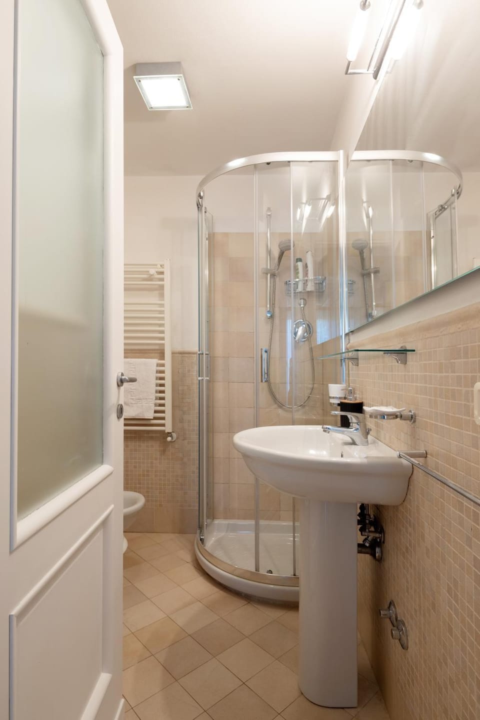 Shower, Toilet, Bathroom, towels