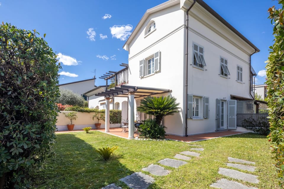 Property building, Garden, Garden, Garden view