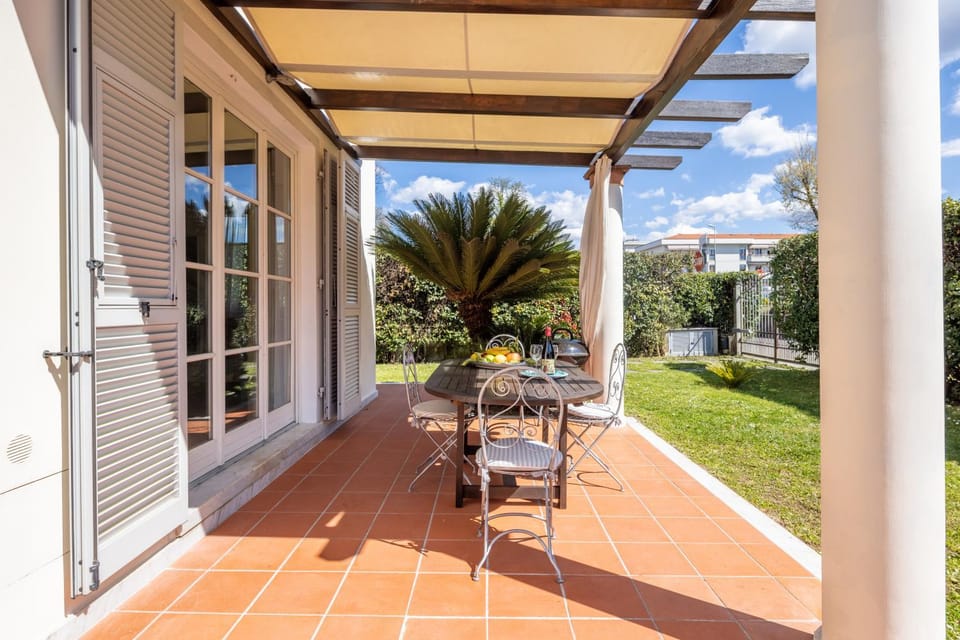 Property building, Patio, Garden, Balcony/Terrace, Garden view