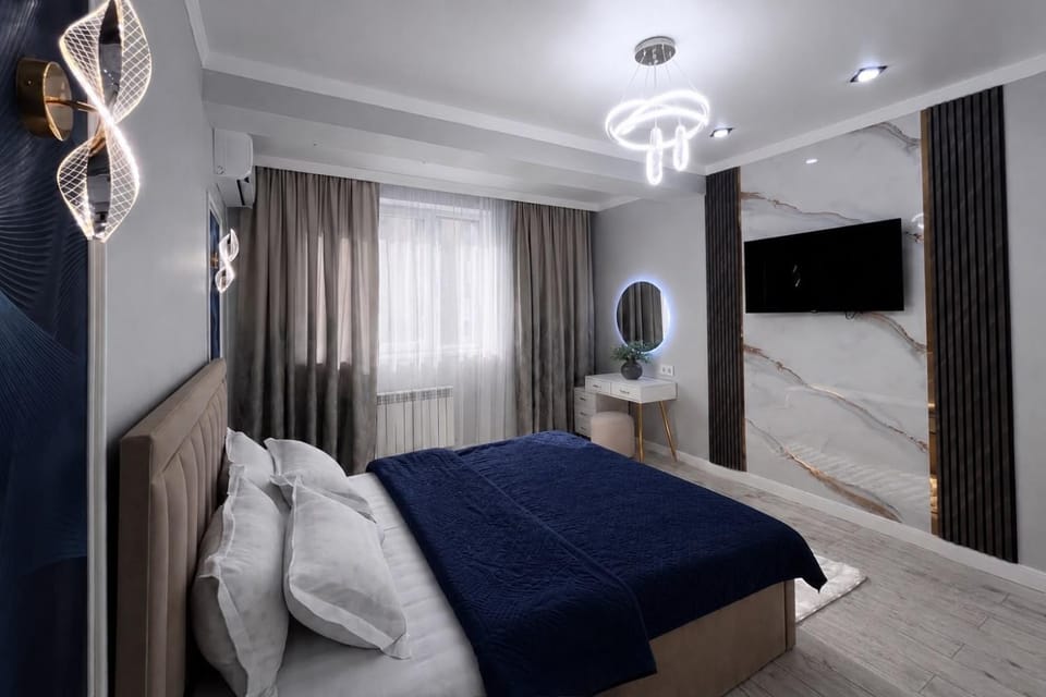 Bed, TV and multimedia, Photo of the whole room, Bedroom, towels, air conditioner