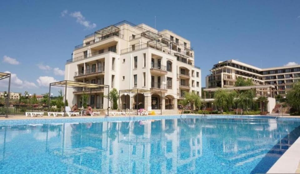 Property building, Pool view, Swimming pool, sunbed