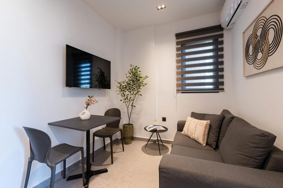TV and multimedia, Seating area, Dining area