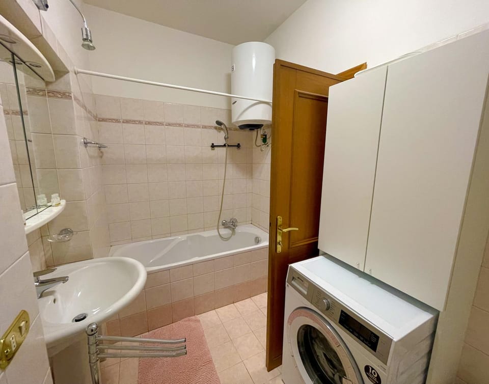 Shower, Bathroom, Bath, towels, washing machine