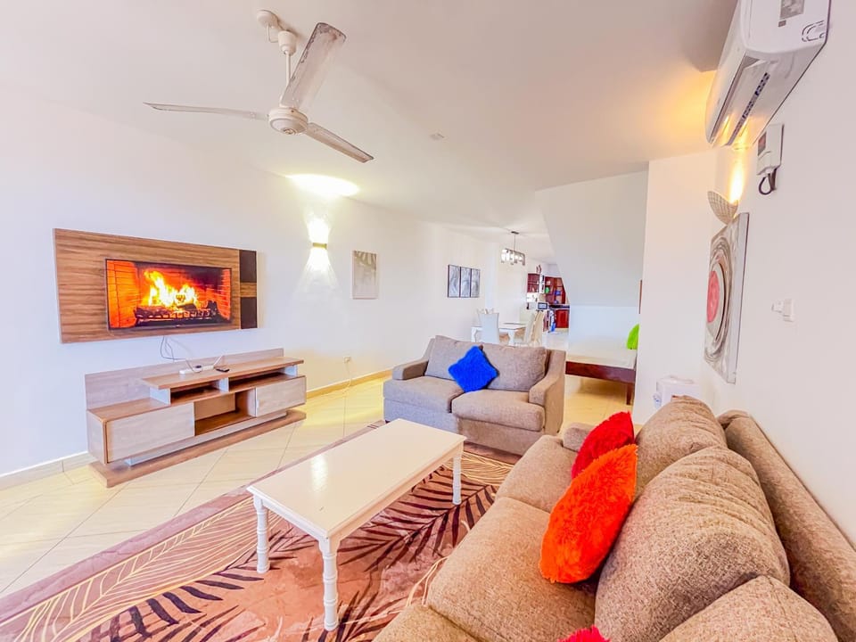 TV and multimedia, Living room, Seating area, air conditioner