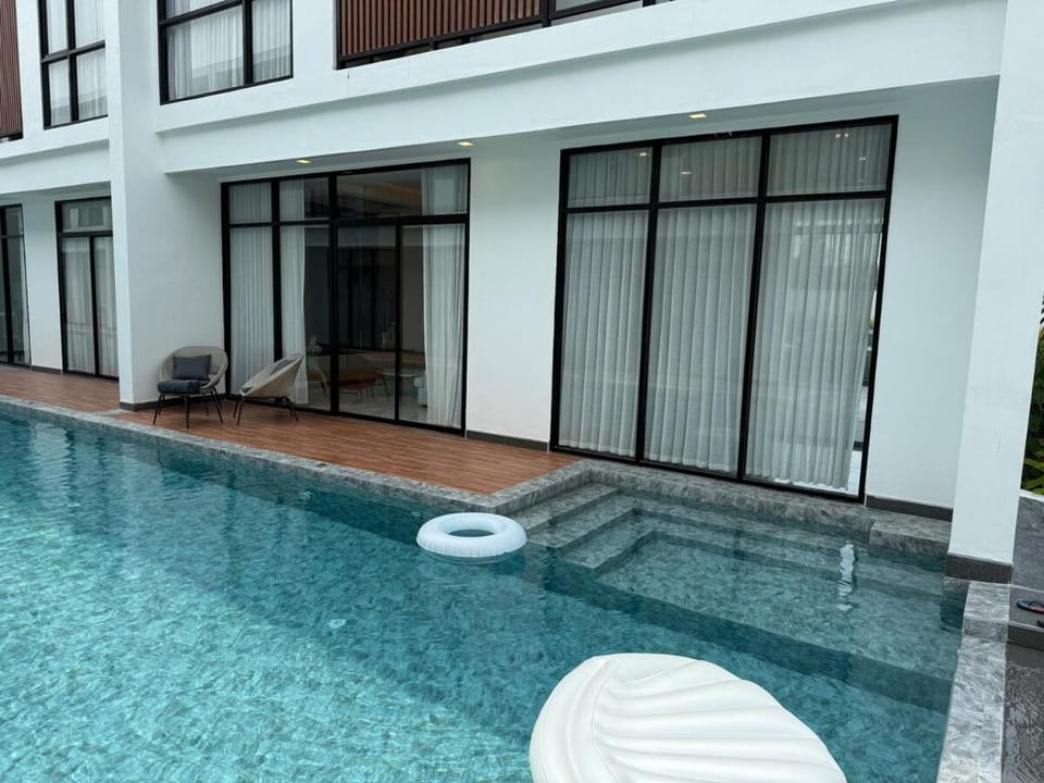 Unique Beach Style 3 Bedroom Villa with Mega Pool Villa in Pattaya City