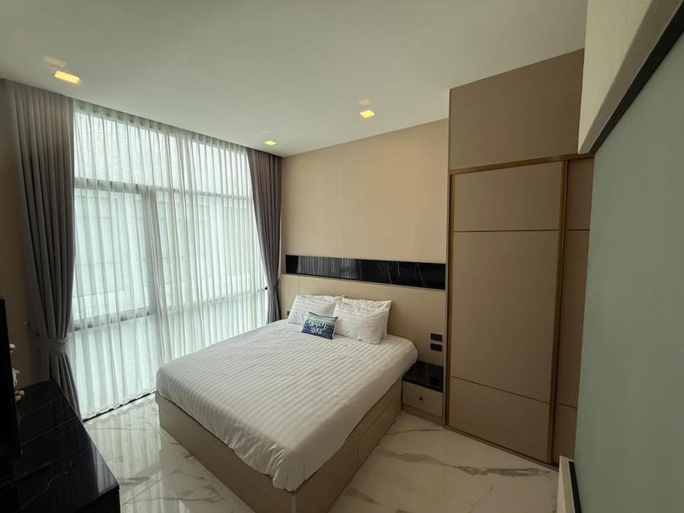 Unique Beach Style 3 Bedroom Villa with Mega Pool Villa in Pattaya City