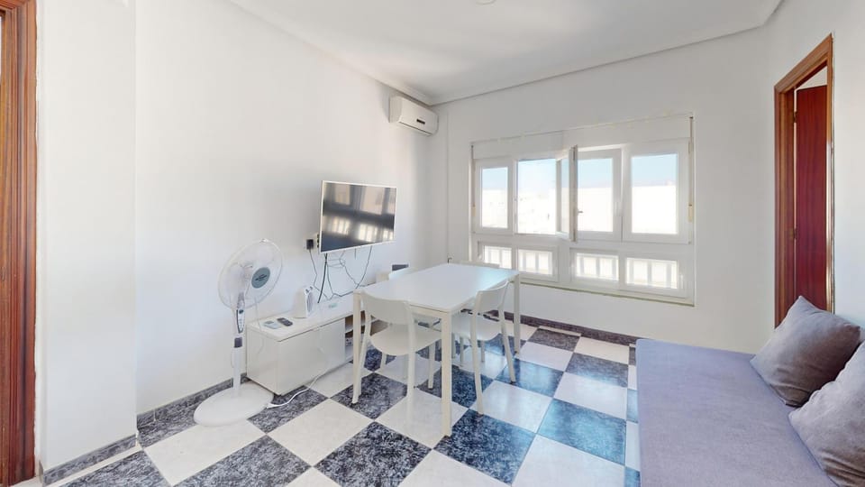 TV and multimedia, Living room, Photo of the whole room, Seating area, Dining area