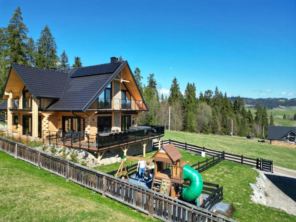 LK Forest Villa luksusowe domy z basenem z jacuzzi, sauną, grotą solną, salą bilardową i ogrodem Villa in Lesser Poland Voivodeship
