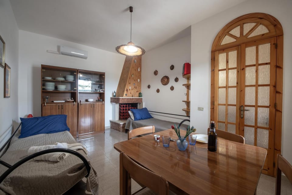 Living room, Seating area, Bedroom, fireplace, air conditioner