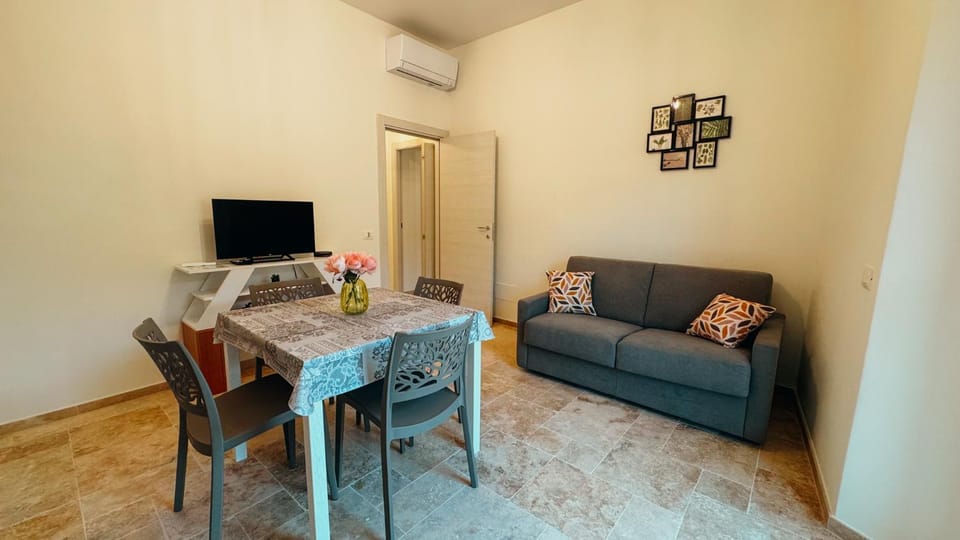 TV and multimedia, Living room, Dining area