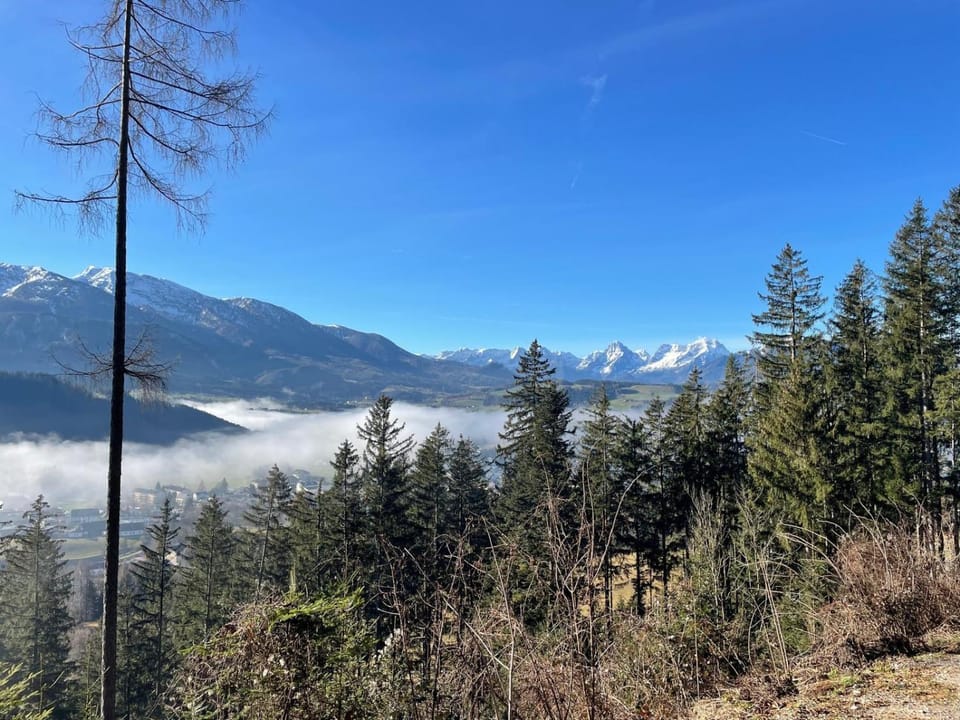 Nearby landmark, Natural landscape, Mountain view